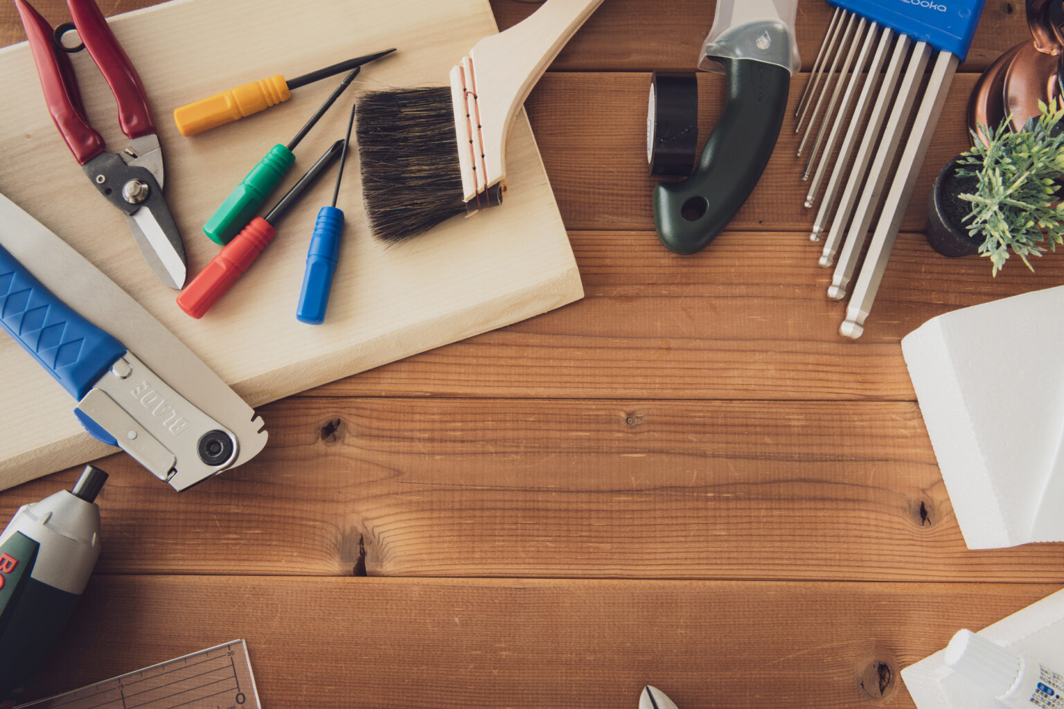 DIY初心者が揃えたいおすすめ道具!DIY基本の工具セットとあると便利な工具! | うちもメディア