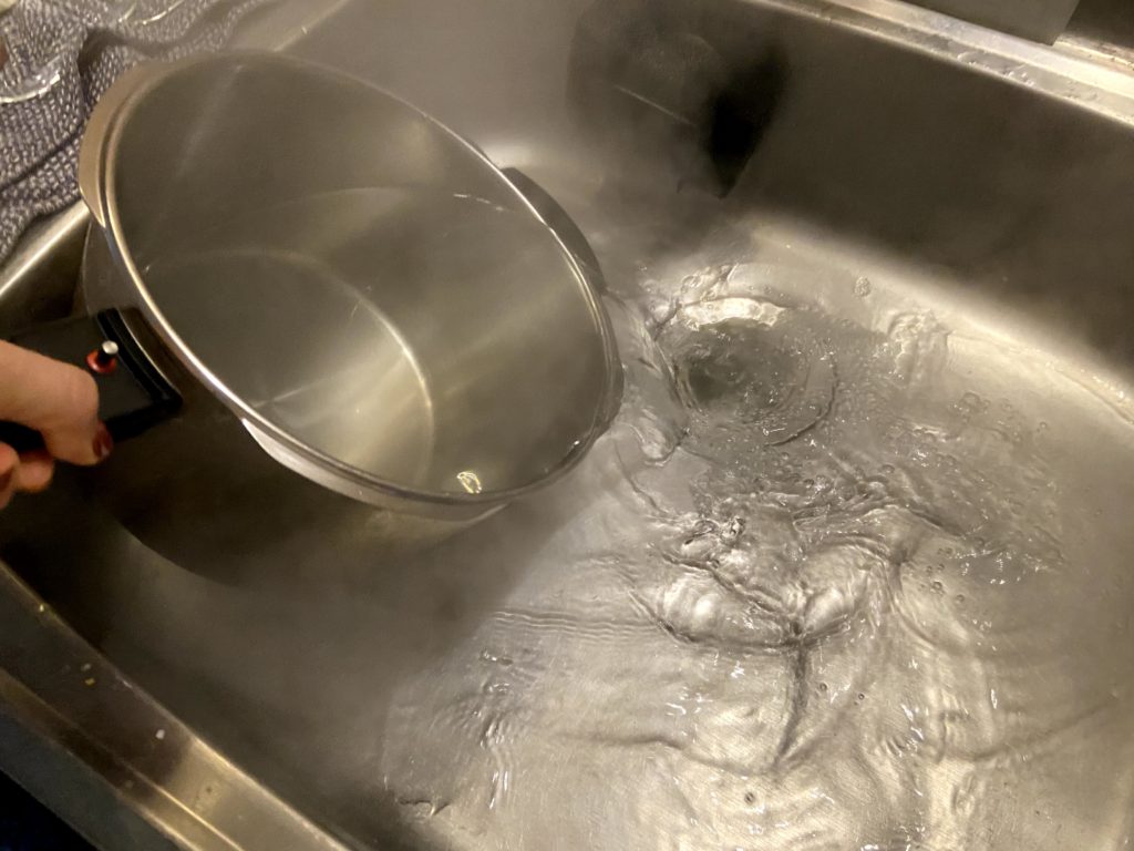キッチン排水溝のぬめりには重曹とお酢 脱 塩素掃除で臭い対策にも うちもメディア