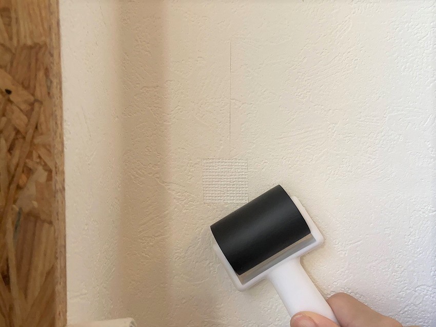 壁紙の破れをセルフ補修 思い切ってカットしたら綺麗に仕上がった うちもメディア