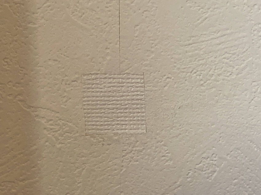 壁紙の破れをセルフ補修 思い切ってカットしたら綺麗に仕上がった うちもメディア